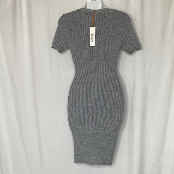 Elegant Gray V-Neck Button Midi Dress - Picture 3 of 6